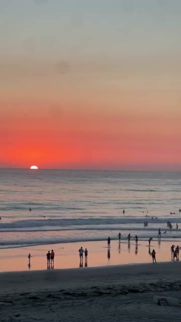 Right after this video people started clapping for the sunset, is that cringe or kinda sweet?