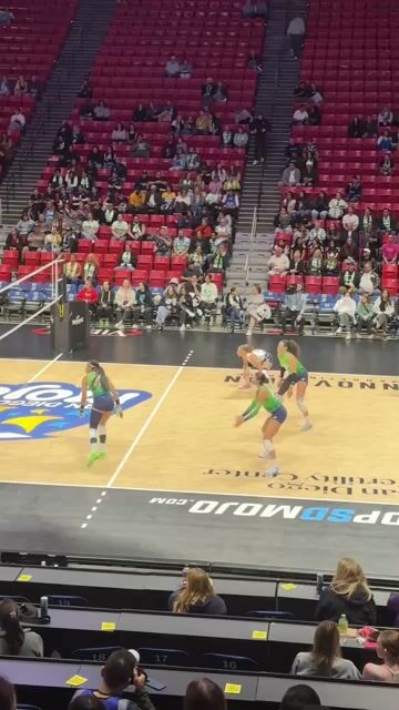 San Diego📣have you ever been to a Mojo game? I became a huge volleyball fan after going to a game 🤭🏐