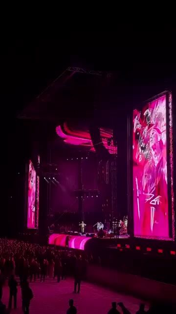 Do you like when a band jams at a concert?